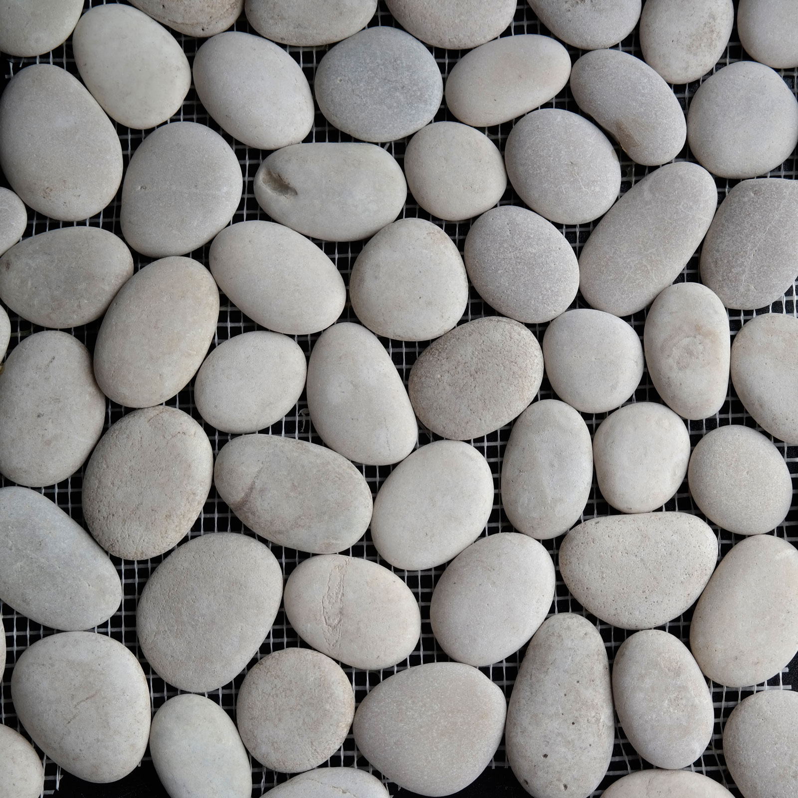 Round Pebble Mosaic Beige Stone Honed  